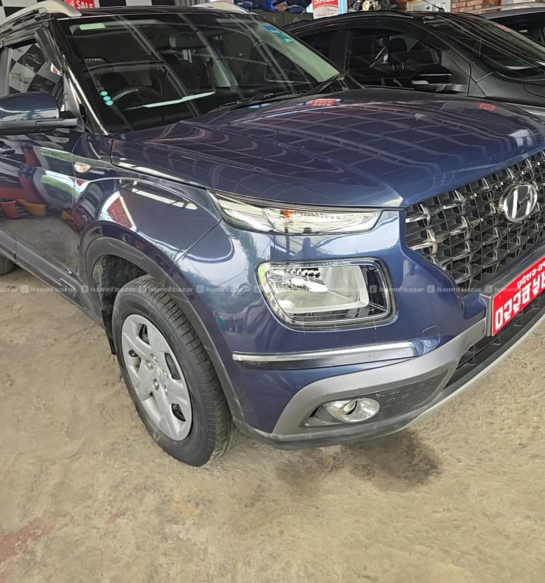 Hyundai Venue S 2