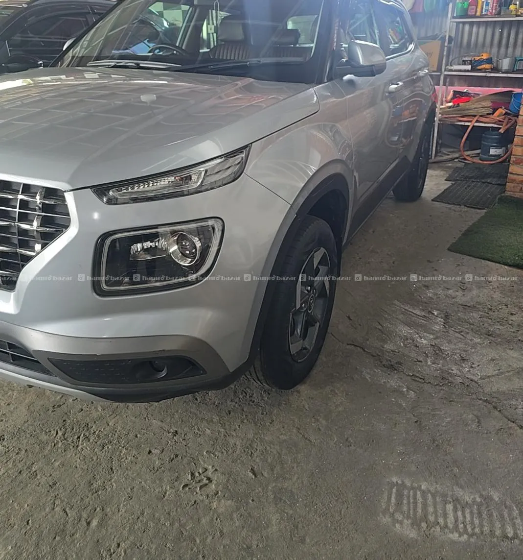 Hyundai Venue S+ 4