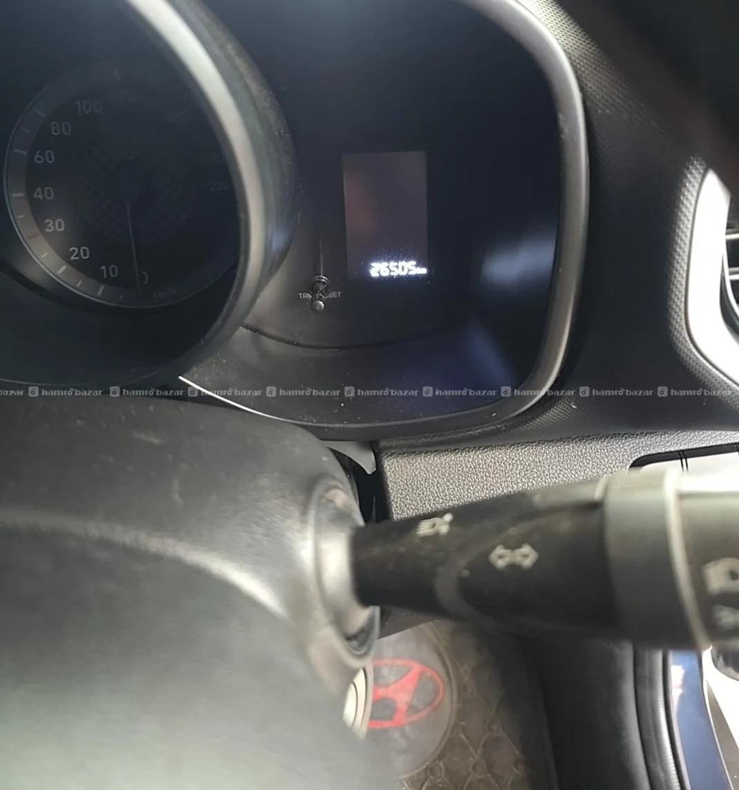 Hyundai Venue S 3