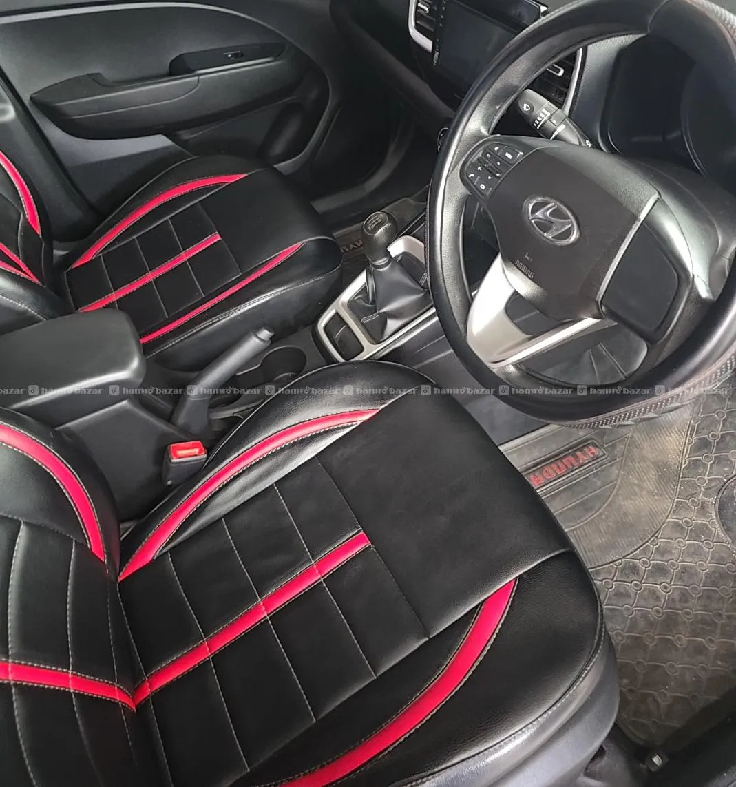Hyundai Venue S 5
