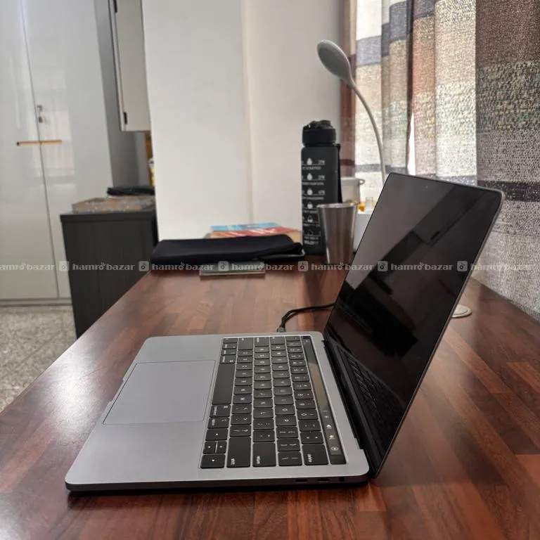 MacBook Pro 13 2018 i5 8GB 256GB SSD Space grey 4