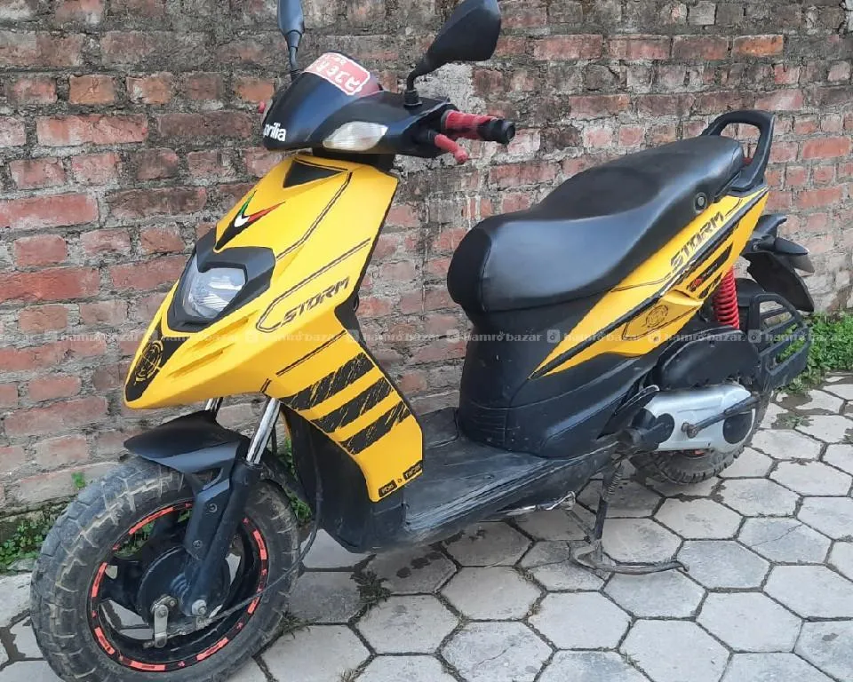 Aprilia SR Strome (011)lot Single Hand 4