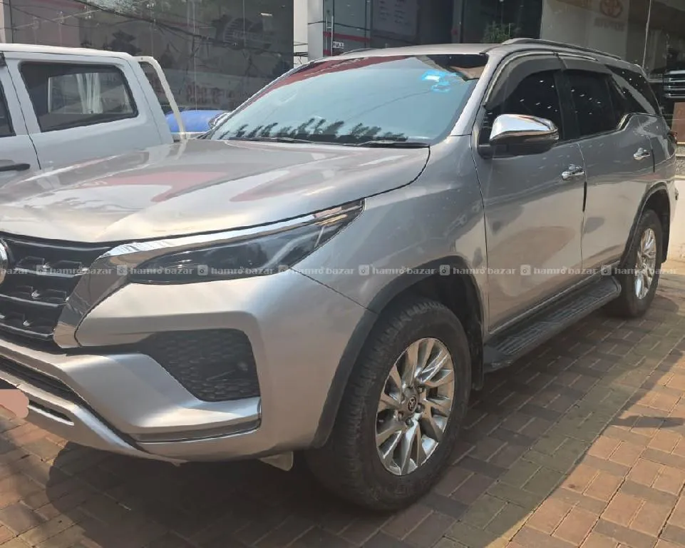 Single Hand 2021 Manual Fortuner on Excellent condition 3