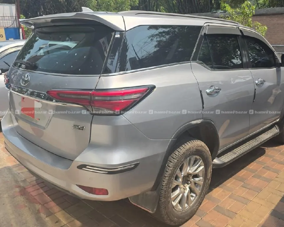 Single Hand 2021 Manual Fortuner on Excellent condition 2