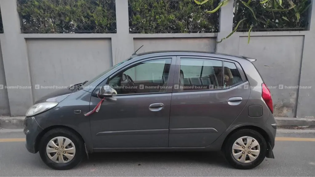 Hyundai i10 Sportz 2013 - 2 Previous Owners 4