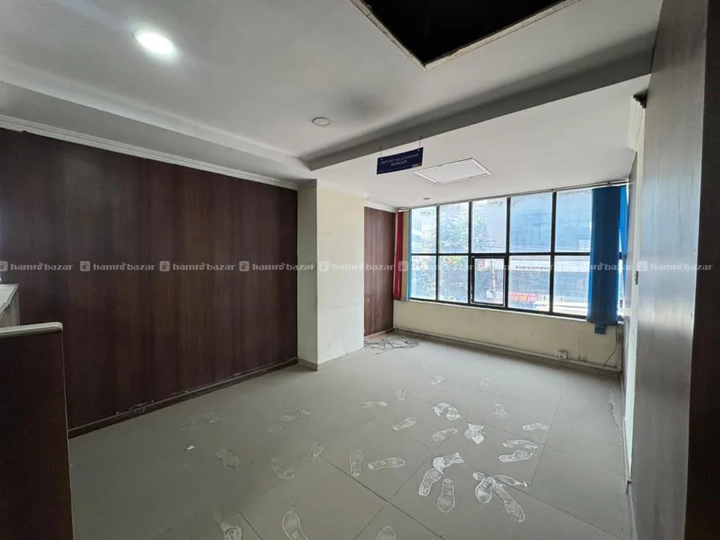 Semi-Furnished Office Space For Rent!!
📍Chakrapat 7