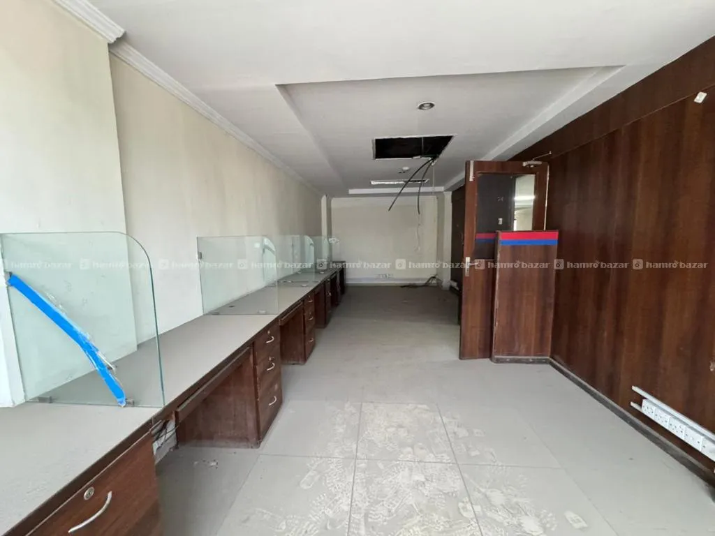 Semi-Furnished Office Space For Rent!!
📍Chakrapat 3