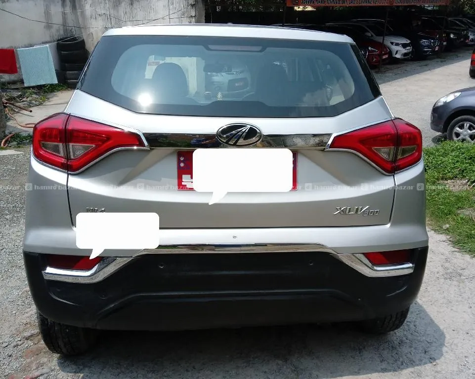 Mahendra xuv 300 W4 Petrol  2019 3