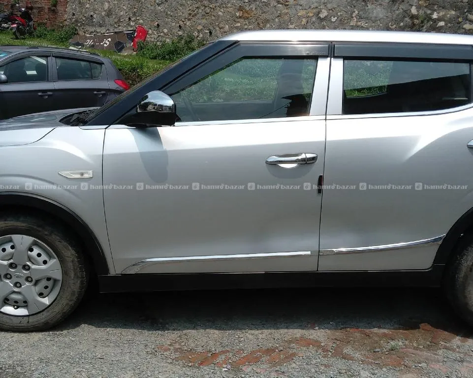 Mahendra xuv 300 W4 Petrol  2019 5