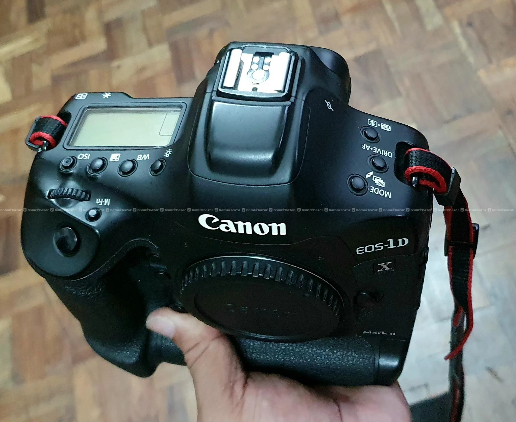 Brand new Canon 1DX Mark II body 4