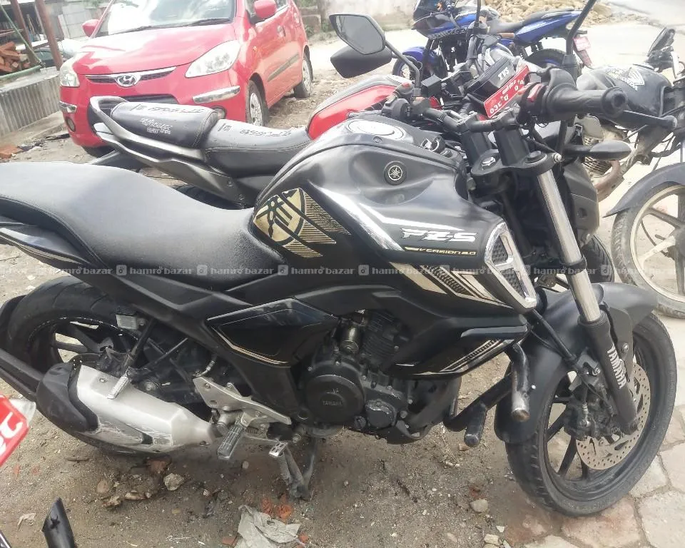 114 lot ,, Yamaha fzs v3,, fresh condition,, urgent sale 2