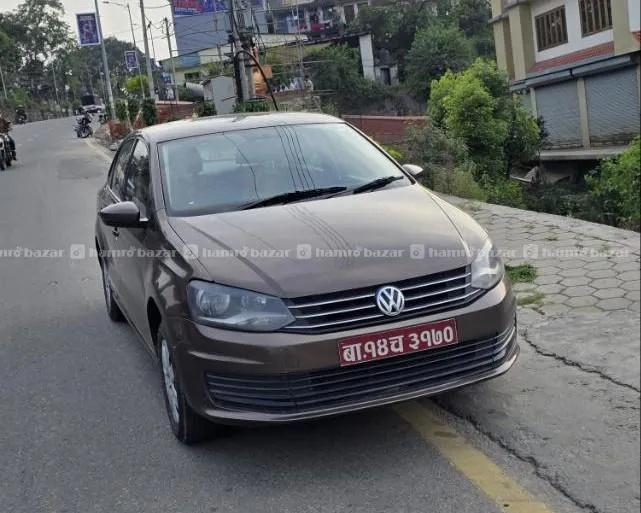single hand
Vento sedan car
2015 Model = 15 Lakh only 2
