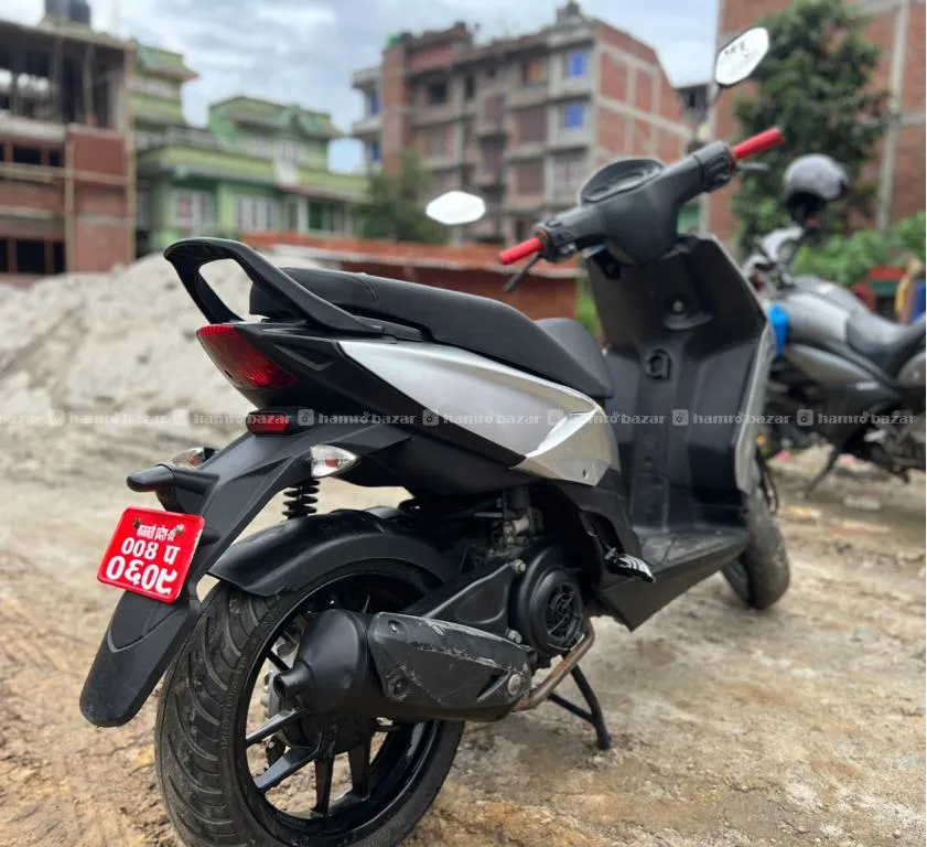 Aprilia sr125 4