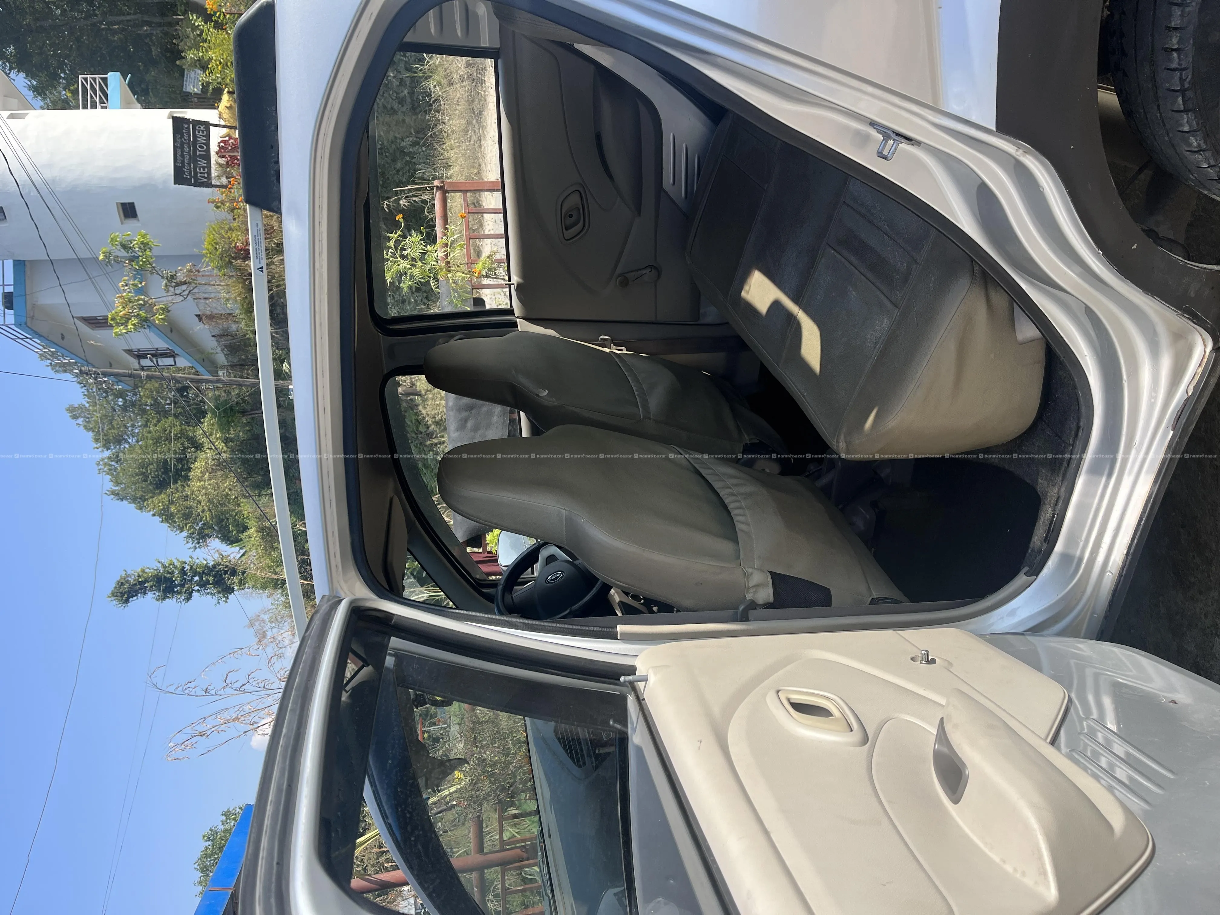 @Rs877,777 single hand lady banker car 3