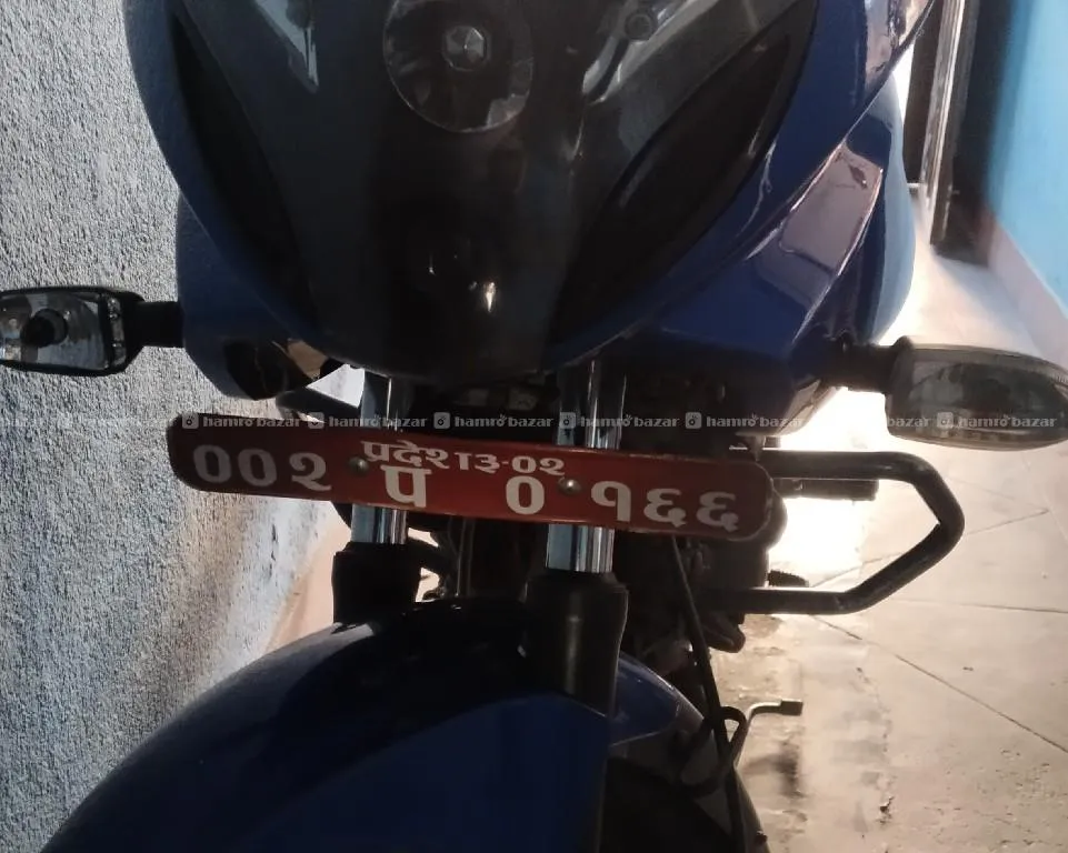 Blue color 220 pulsar bike on sale. 2