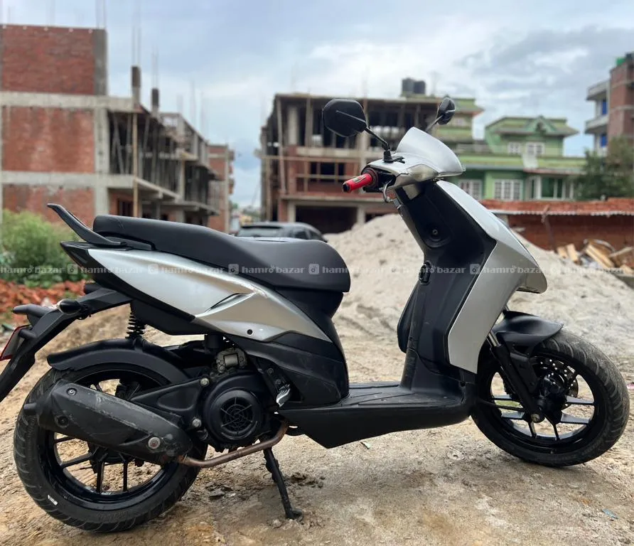 Aprilia SR125 5