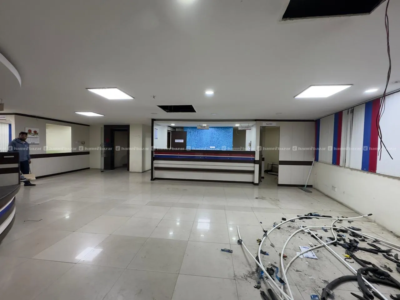 Sime-Furnished Office Space For Rent !! 8