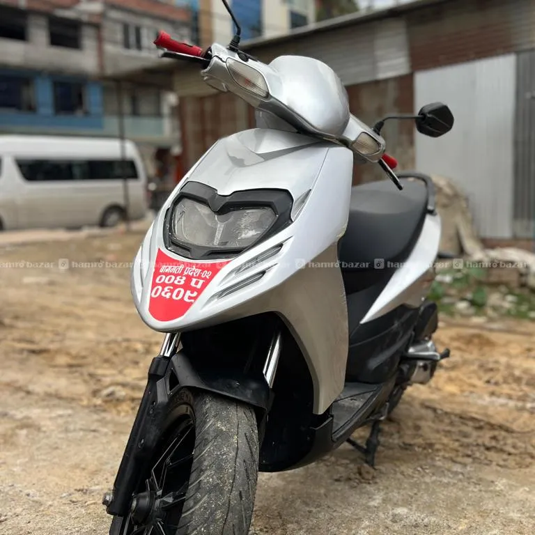 Aprilia SR125 3