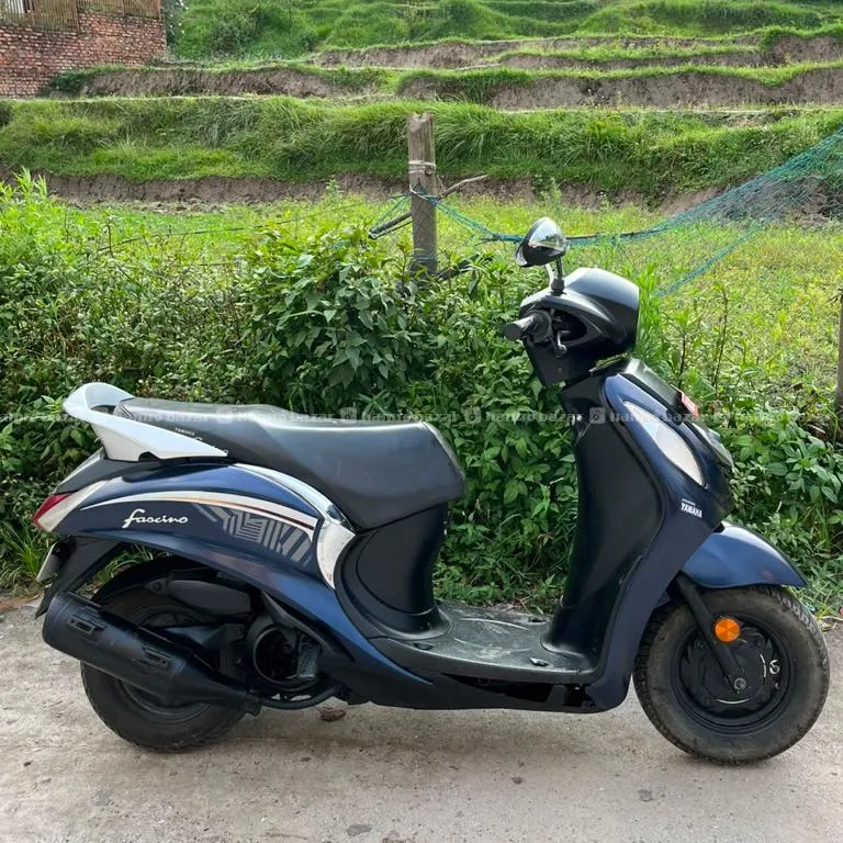 95 Lot Fascino Scooter 2