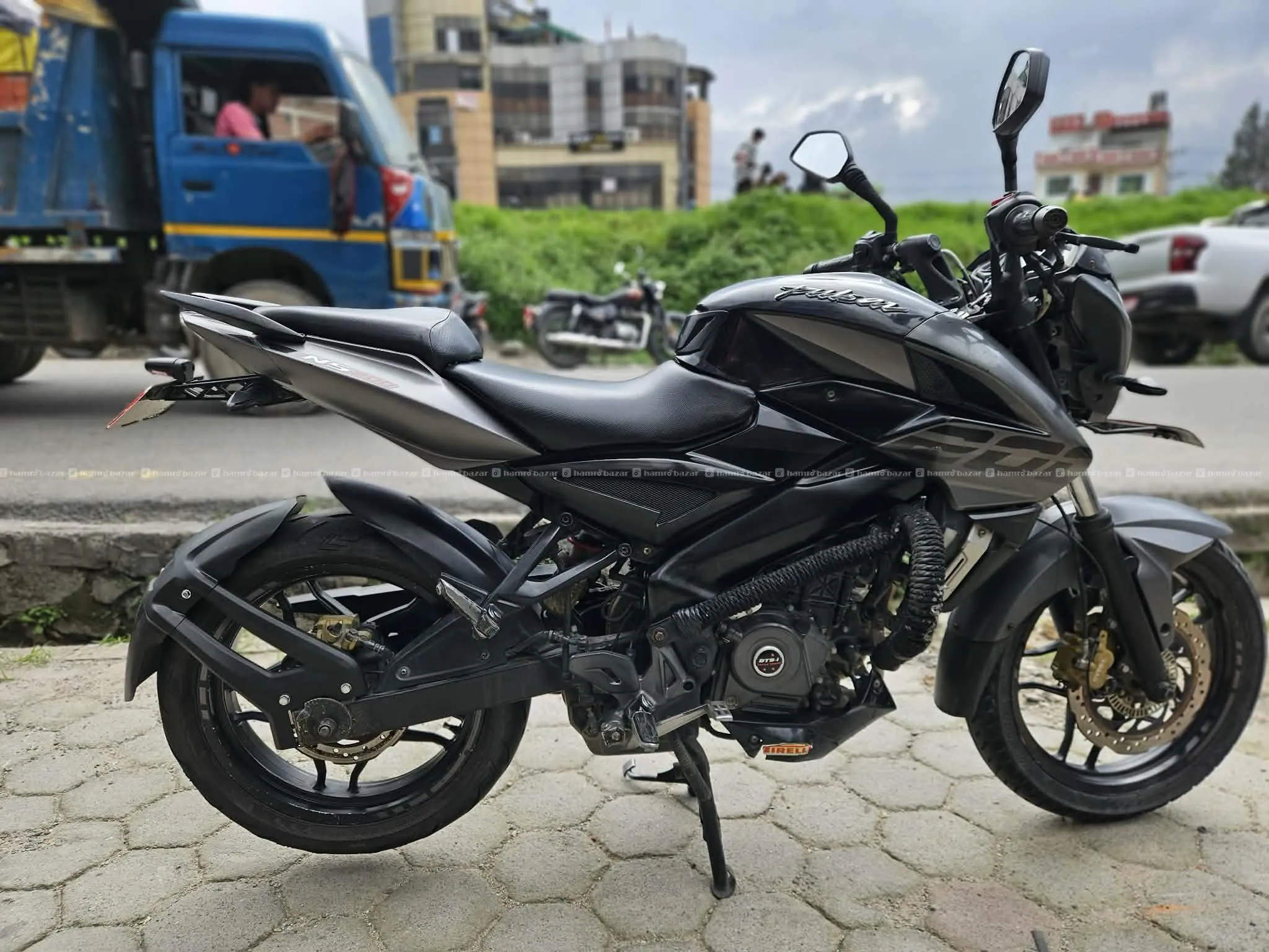 Bajaj pulsar ns 200 bike 3