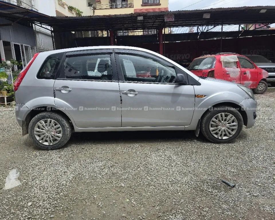 Ford Figo 2012 on sale 3