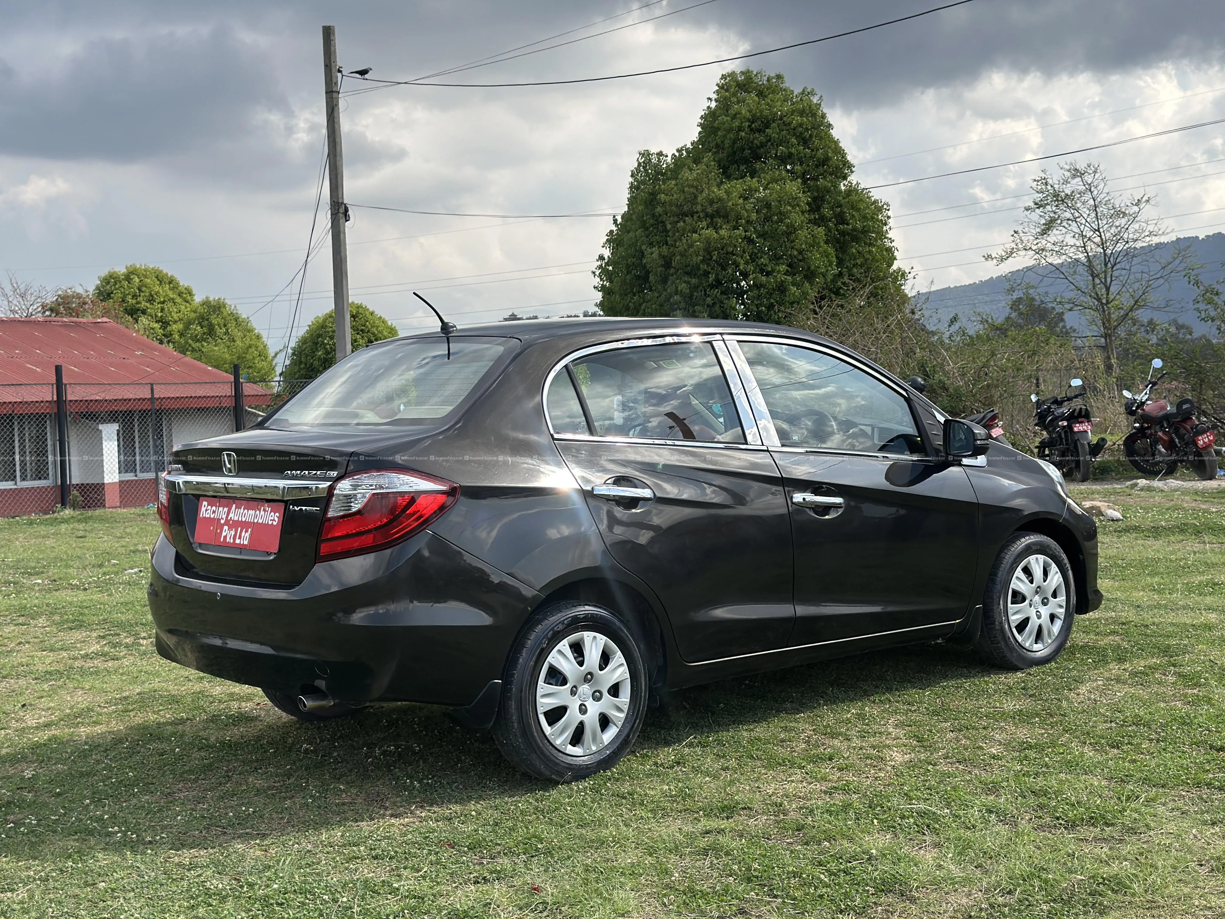2016, Honda Amaze 1.2 SX (MT) 5