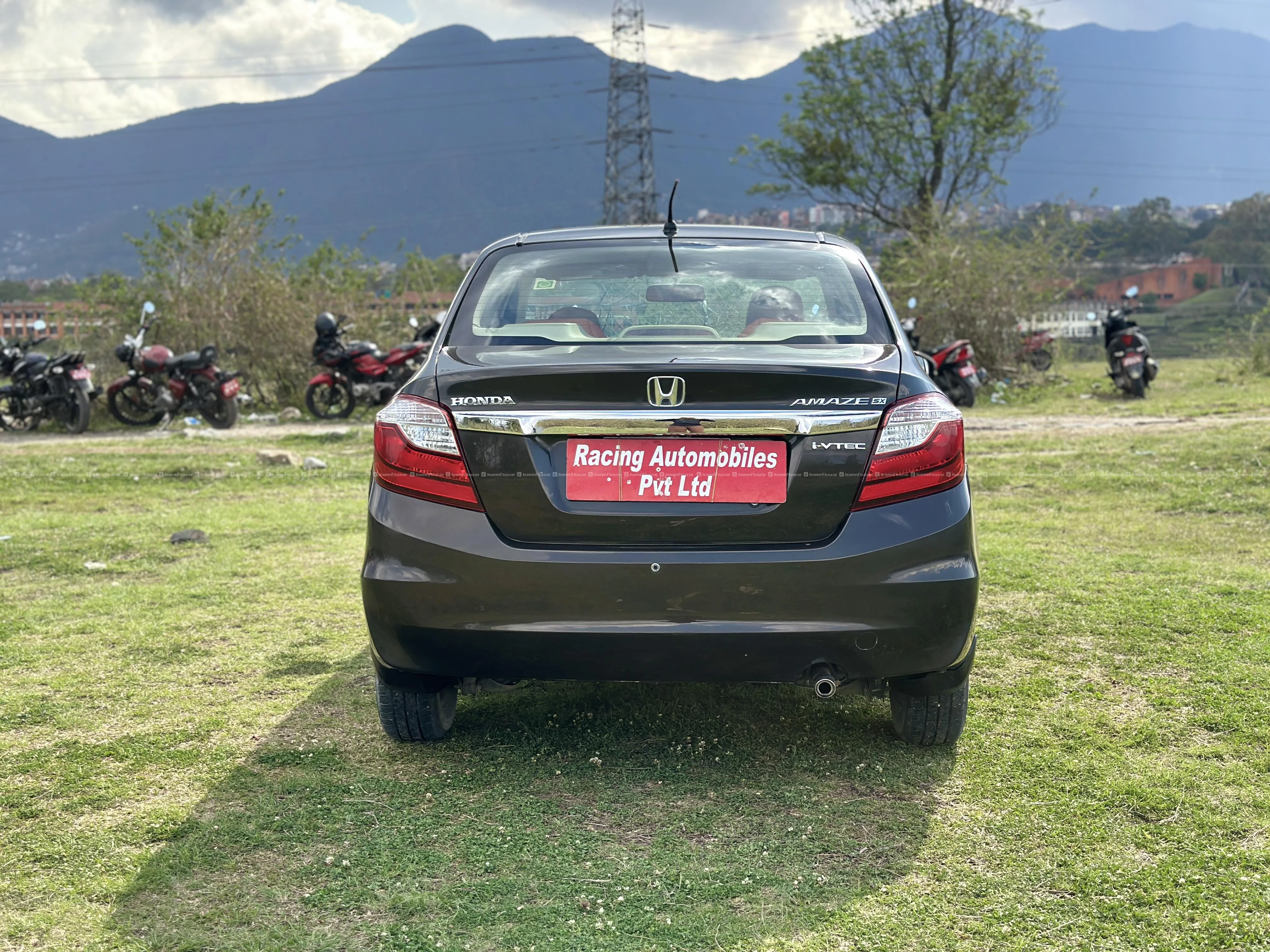 2016, Honda Amaze 1.2 SX (MT) 4