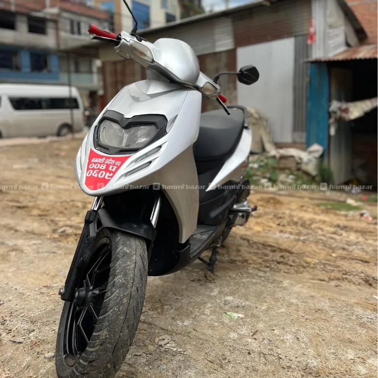 Aprilia SR 125 3