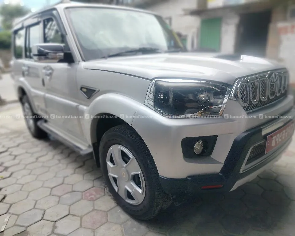 Mahindra Scorpi S4 single hand original color 2018 5
