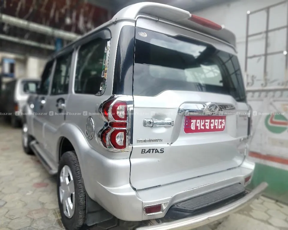 Mahindra Scorpi S4 single hand original color 2018 4