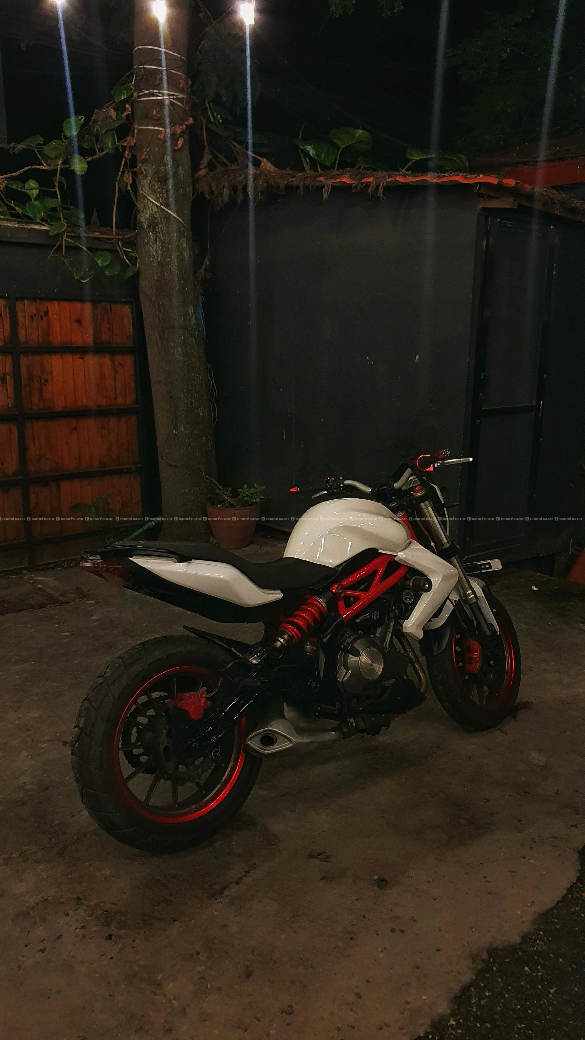 Benelli TNT 300 4
