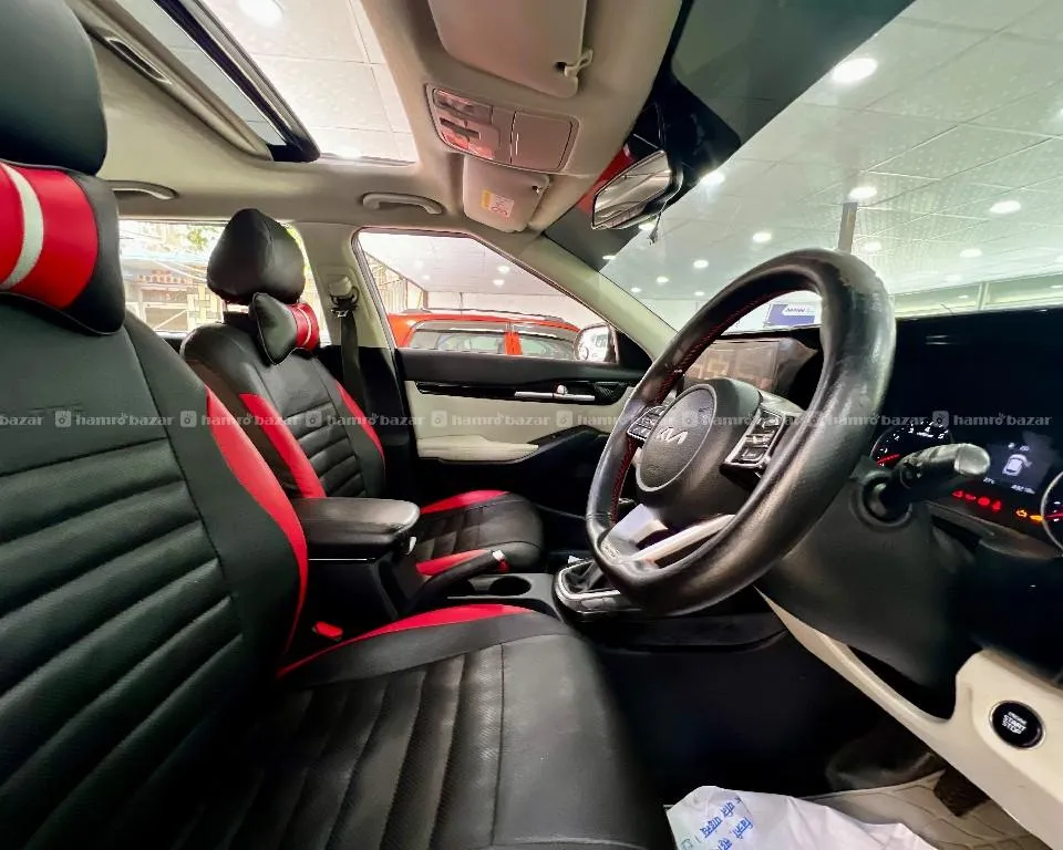 Kia seltos htx full option petrol with sunroof,2021 3