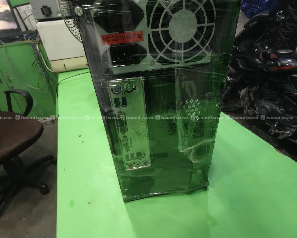 desktop pc i3 gen 6 ram 4 GB DDR 4 SSD SATA 256 4