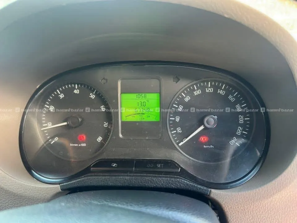 Skoda Rapid 1.6 super fresh car on sell 4