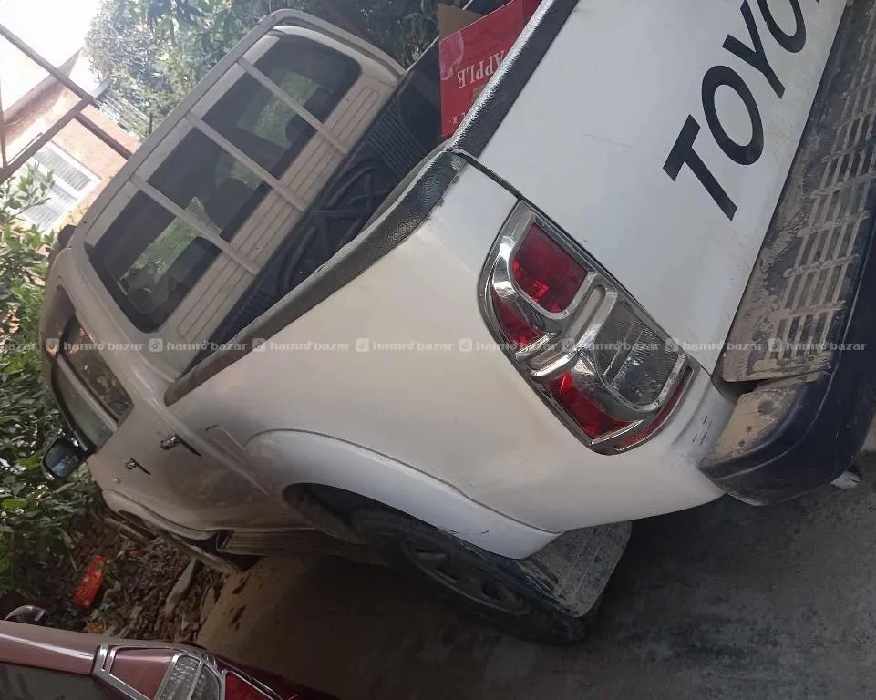 2012 Toyota Hilux 4WD Sale.for buyers only no middleman 2