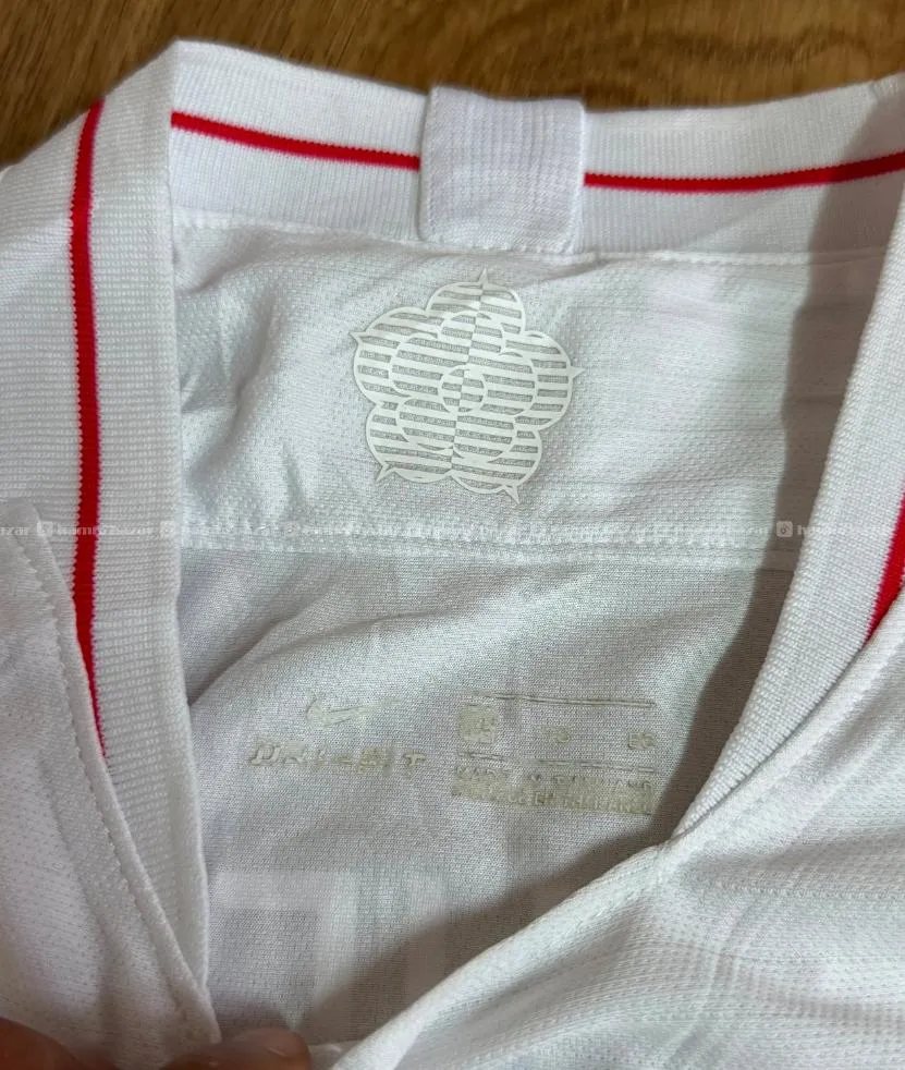 This is a 2018-19 Nike England Home Shirt.Original 3