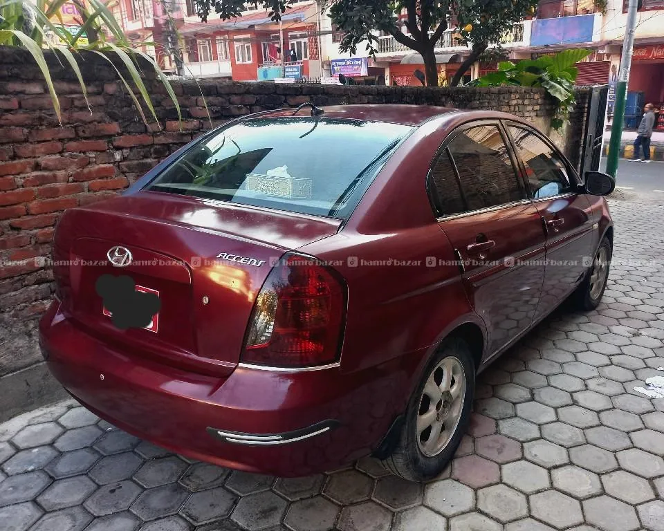 hyundai accent 2011 3