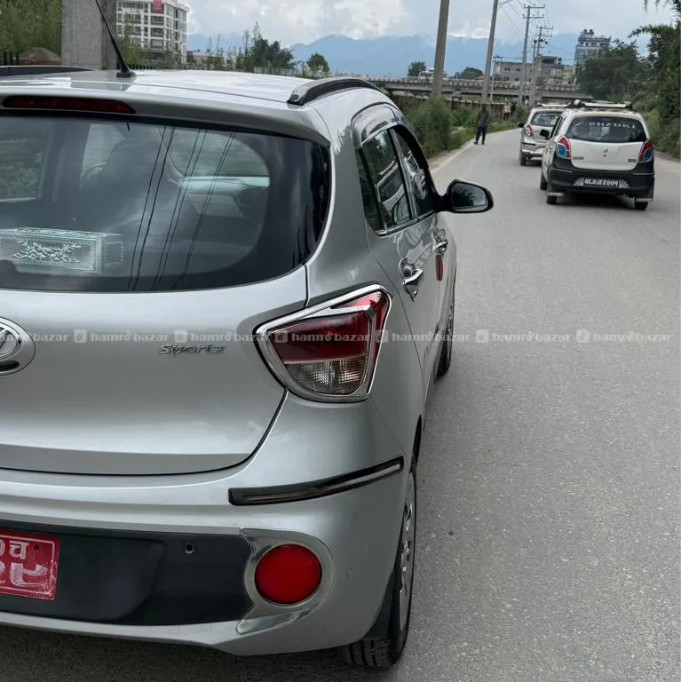 Hyundai Grand i10 Sportz 2018 Single Hand 4