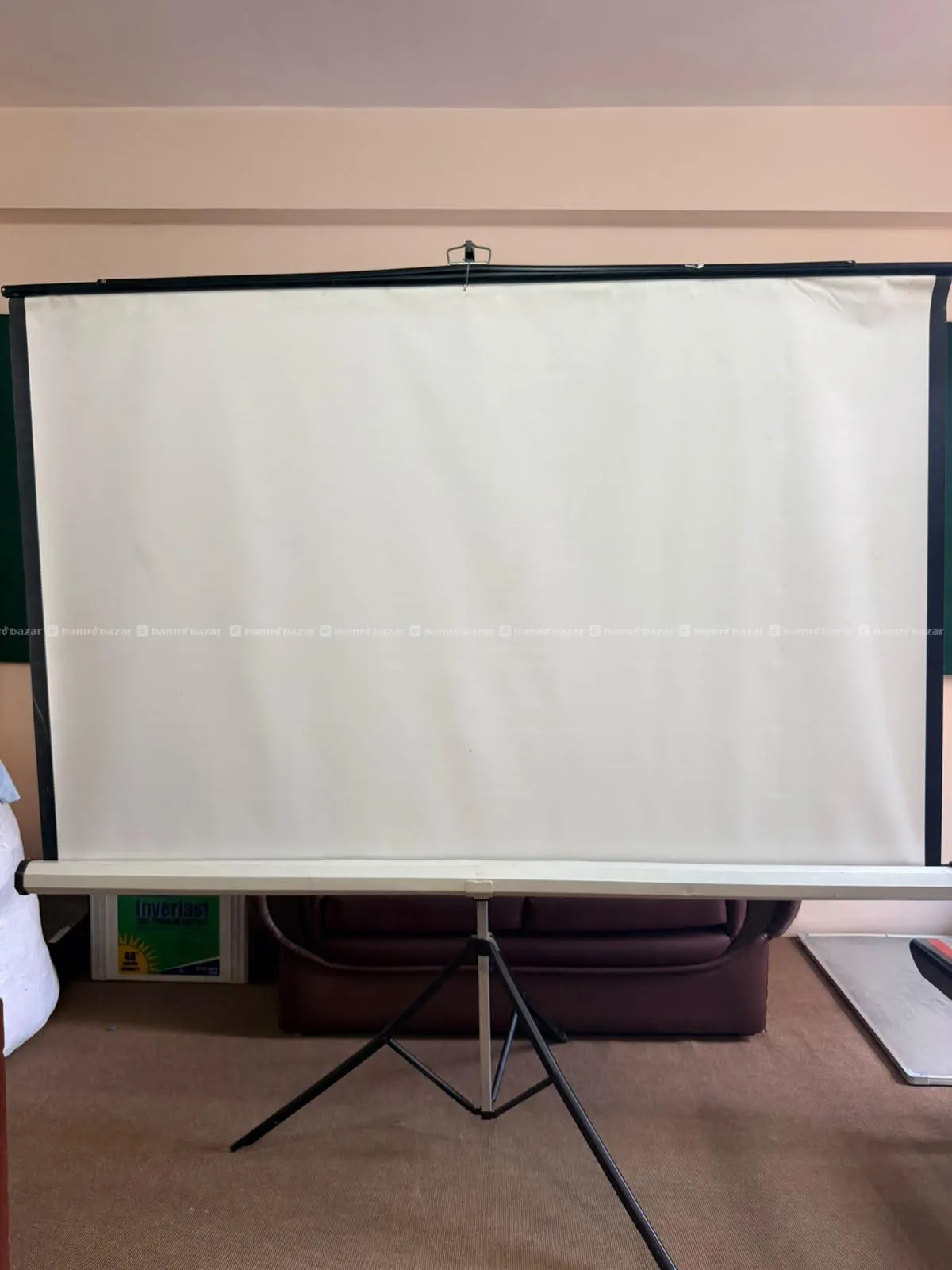 Portable Tripod Projector Screen 3