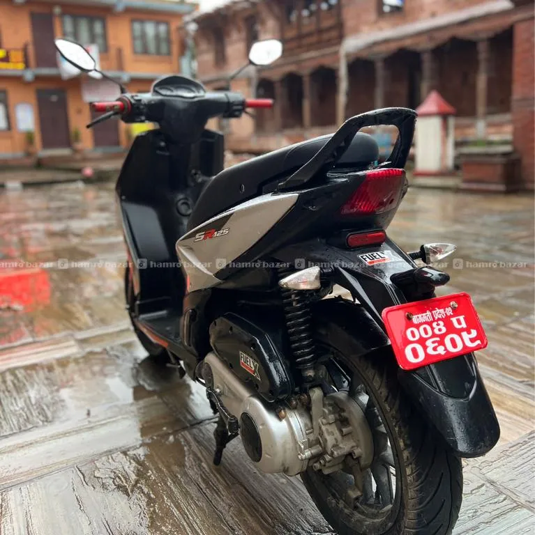 Aprilia SR 125 3