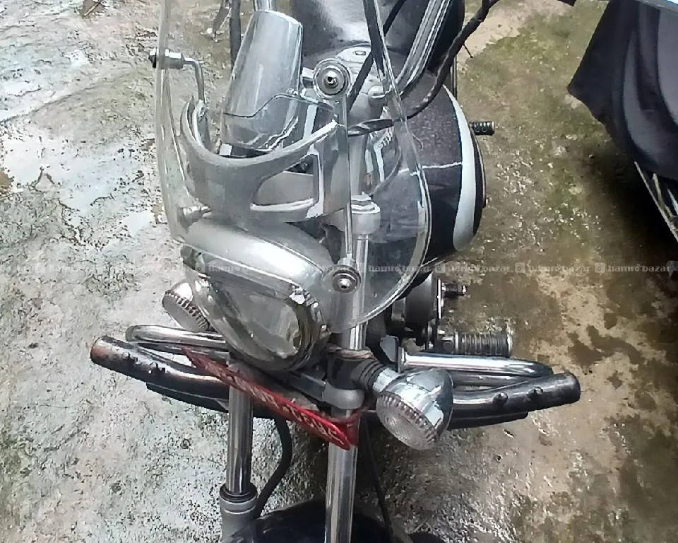 bajaj 220cc Avenger 3