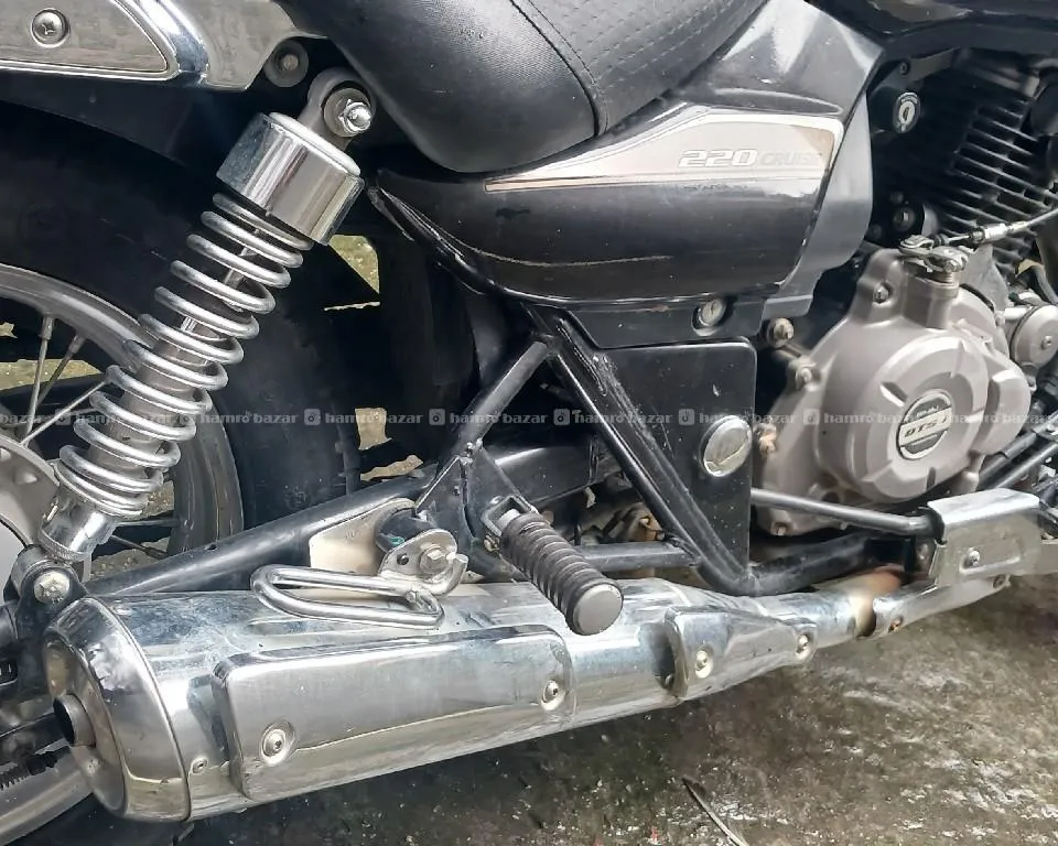 bajaj 220cc Avenger 6