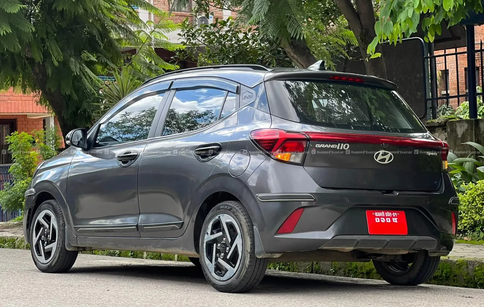 Hyundai Grand i10 Sportz 2023 "Like New" 2