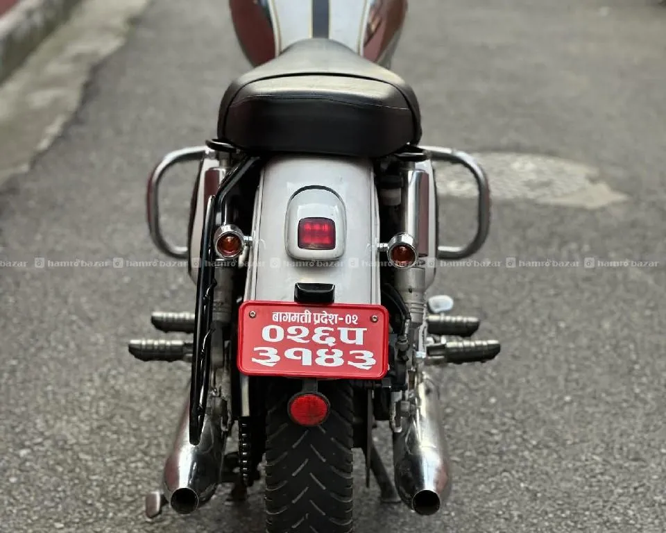 Urgent sell jawa classic 300 contact: 9761093393 5