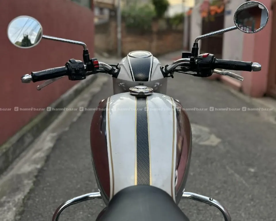 Urgent sell jawa classic 300 contact: 9761093393 2