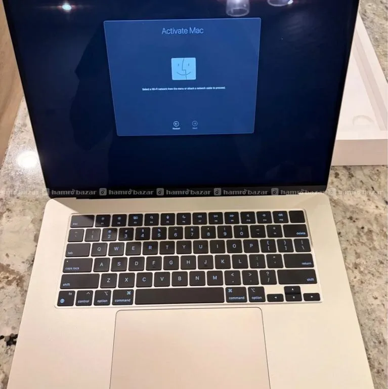 MacBook Air 15-inch M3 8-Core CPU, 10-Core GPU, 16 3