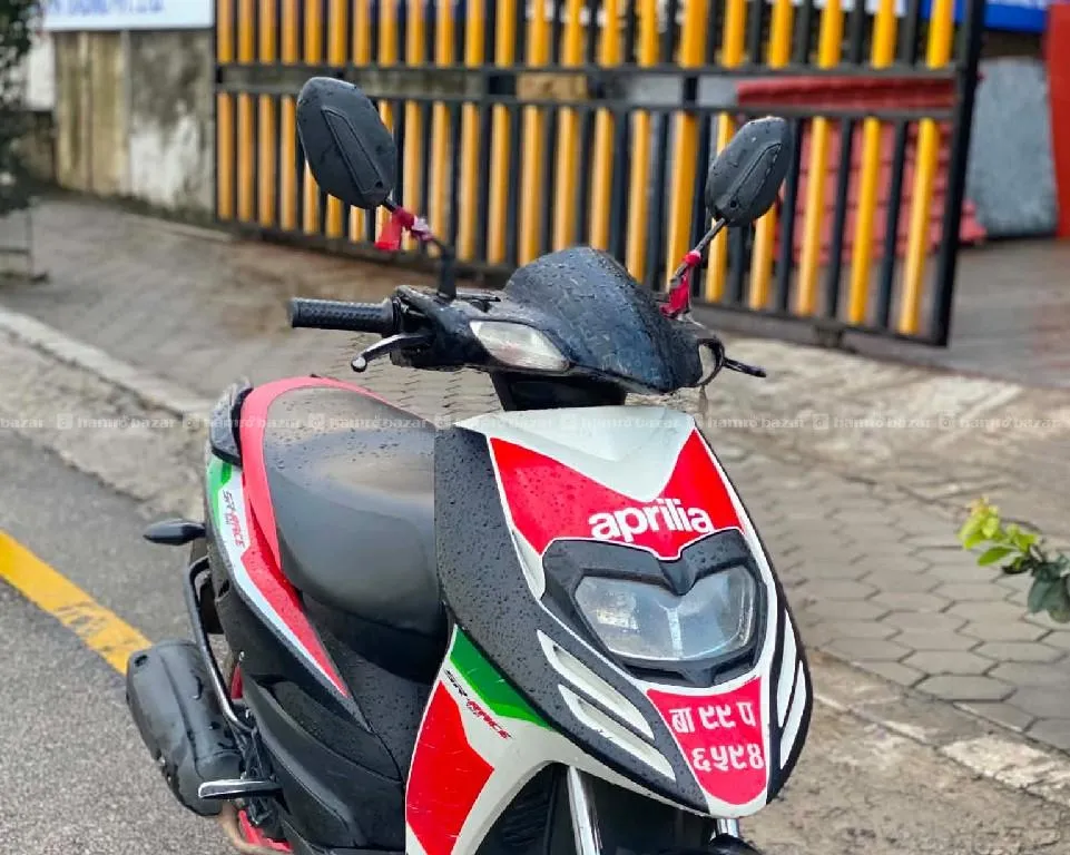 Aprila sr 150 - 99 lot 9818846575 or 9768397661 2