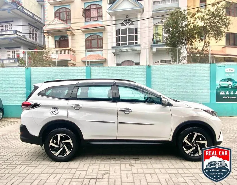 Toyota Rush AMT 4WD 7 Seater 2018 3