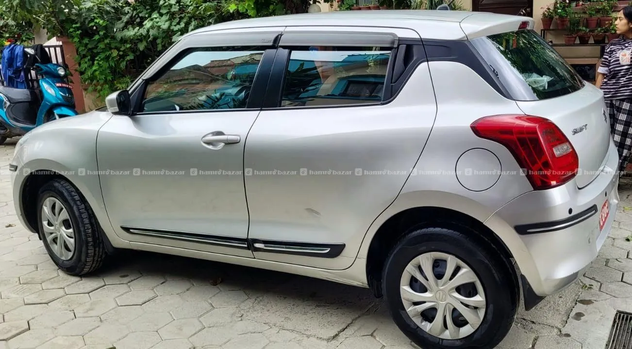 Suzuki Swift "Single Hand" Vxi 2018 6