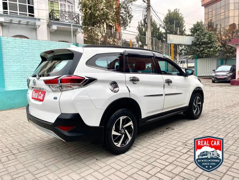 Toyota Rush AMT 4WD 7 Seater 2018 2